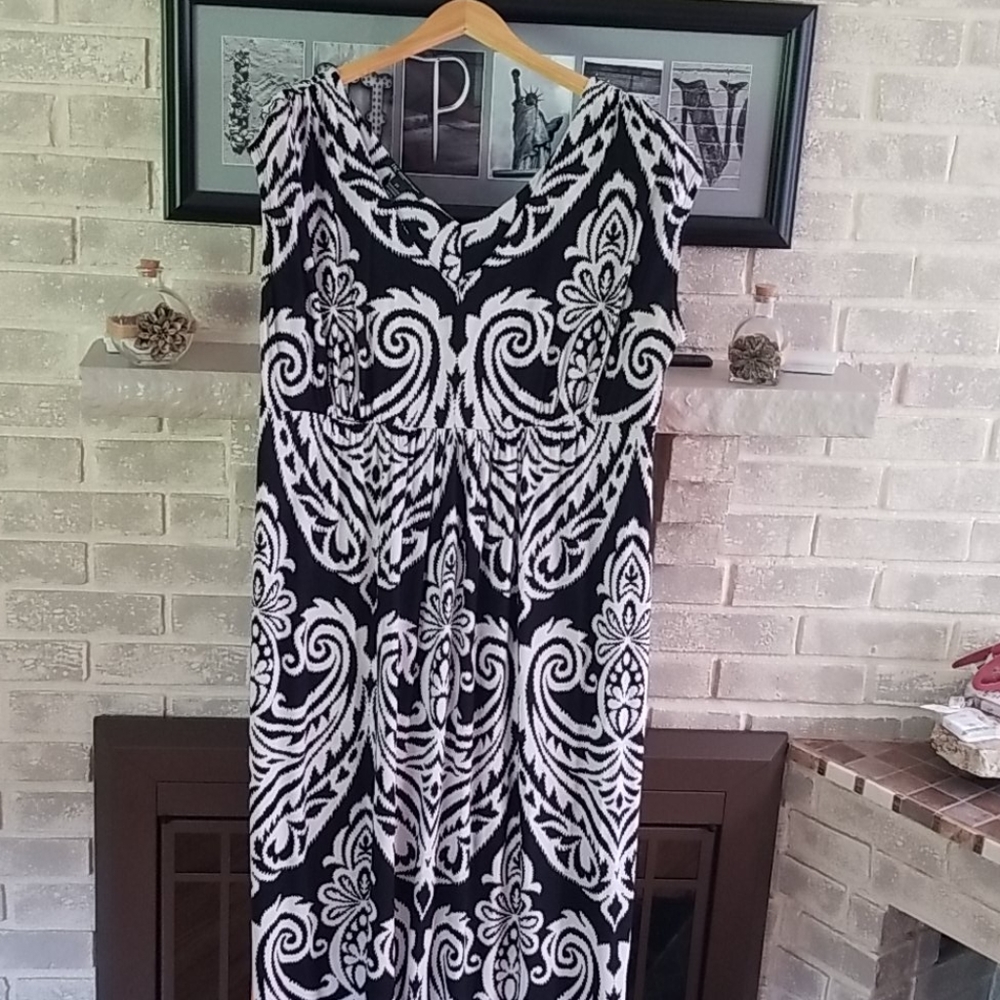 INC size 2x black and white maxi